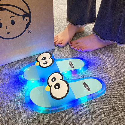 👣👣Cute slippers with cartoon motifs that glow