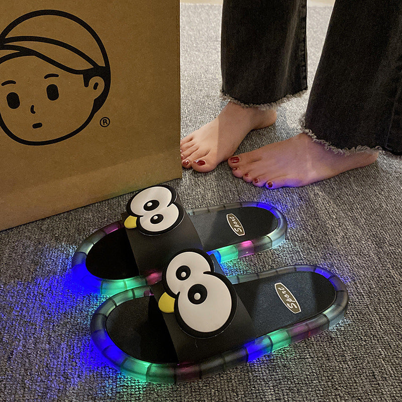 👣👣Cute slippers with cartoon motifs that glow