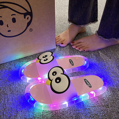 👣👣Cute slippers with cartoon motifs that glow
